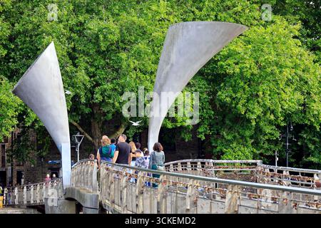 Peros Bridge erinnert an das Leben von Pero Jones. St. Augustine's REACH, The Floating Harbour, Bristol, Somerset, England. UK. Vom August 2025. Stockfoto
