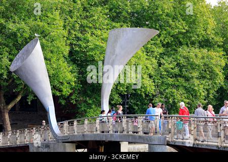 Peros Bridge erinnert an das Leben von Pero Jones. St. Augustine's REACH, The Floating Harbour, Bristol, Somerset, England. UK. Vom August 2025. Stockfoto