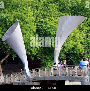 Peros Bridge erinnert an das Leben von Pero Jones. St. Augustine's REACH, The Floating Harbour, Bristol, Somerset, England. UK. Vom August 2025. Stockfoto