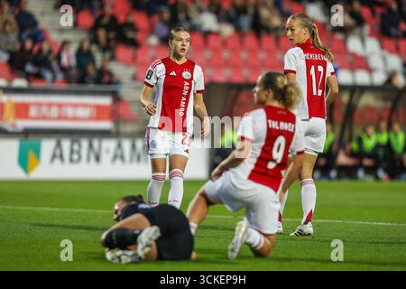 Amsterdam, Niederlande. September 2025. Amsterdam, Niederlande, 11. September 2025: Lotte Keukelaar (23 AFC Ajax) sieht beim ersten Qualifikationsspiel der UEFA Women's Europa Cup 2025/26 zwischen AFC Ajax und SK Sturm Graz im Sportkomplex de Toekomst in Amsterdam, Niederlande, niedergeschlagen aus. (Leiting Gao/SPP) Credit: SPP Sport Press Photo. /Alamy Live News Stockfoto