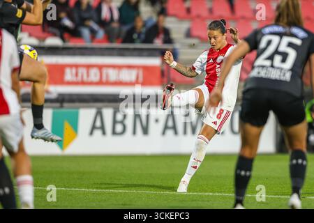 Amsterdam, Niederlande. September 2025. Amsterdam, Niederlande, 11. September 2025: Sherida Spitse (8 AFC Ajax) schießt beim UEFA Womens Europa Cup 2025/26 in der ersten Qualifikationsrunde zwischen AFC Ajax und SK Sturm Graz im Sportkomplex de Toekomst in Amsterdam, Niederlande. (Leiting Gao/SPP) Credit: SPP Sport Press Photo. /Alamy Live News Stockfoto