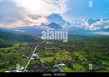 Panorama des Mount Agung und der Reisfelder auf der Insel Bali Stockfoto
