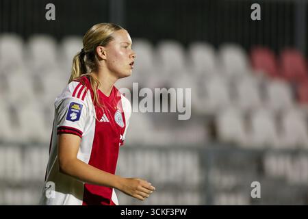 Amsterdam, Niederlande. September 2025. Amsterdam, Niederlande, 11. September 2025: Ranneke Derks (7 AFC Ajax) sieht beim ersten Qualifikationsspiel der UEFA Women's Europa Cup 2025/26 zwischen AFC Ajax und SK Sturm Graz im Sportkomplex de Toekomst in Amsterdam, Niederlande, an. (Leiting Gao/SPP) Credit: SPP Sport Press Photo. /Alamy Live News Stockfoto