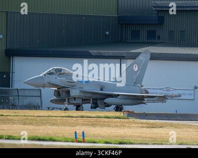 Lossiemouth, Moray, Großbritannien. September 2025. Taifun-Kampfflugzeuge starten im Rahmen geplanter Manöver auf der schottischen RAF Lossiemouth. Credit Ian Knight/Alamy Live News Stockfoto