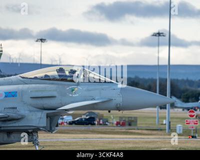 Lossiemouth, Moray, Großbritannien. September 2025. Taifun-Kampfflugzeuge starten im Rahmen geplanter Manöver auf der schottischen RAF Lossiemouth. Credit Ian Knight/Alamy Live News Stockfoto