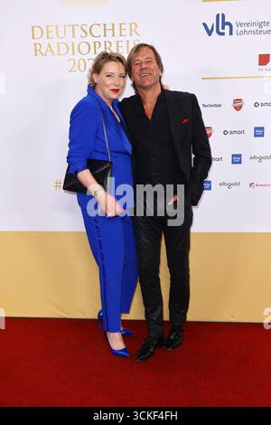 Sabrina Winter und Steve Norman bei der Verleihung Deutscher Radiopreis am 11.09.2025 in Hamburg Stockfoto