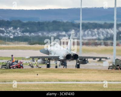 Lossiemouth, Moray, Großbritannien. September 2025. Taifun-Kampfflugzeuge starten im Rahmen geplanter Manöver auf der schottischen RAF Lossiemouth. Credit Ian Knight/Alamy Live News Stockfoto