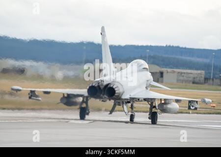 Lossiemouth, Moray, Großbritannien. September 2025. Taifun-Kampfflugzeuge starten im Rahmen geplanter Manöver auf der schottischen RAF Lossiemouth. Credit Ian Knight/Alamy Live News Stockfoto
