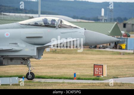 Lossiemouth, Moray, Großbritannien. September 2025. Taifun-Kampfflugzeuge starten im Rahmen geplanter Manöver auf der schottischen RAF Lossiemouth. Credit Ian Knight/Alamy Live News Stockfoto