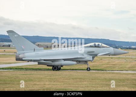 Lossiemouth, Moray, Großbritannien. September 2025. Taifun-Kampfflugzeuge starten im Rahmen geplanter Manöver auf der schottischen RAF Lossiemouth. Credit Ian Knight/Alamy Live News Stockfoto