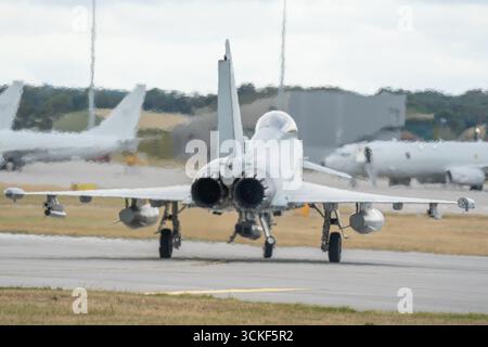 Lossiemouth, Moray, Großbritannien. September 2025. Taifun-Kampfflugzeuge starten im Rahmen geplanter Manöver auf der schottischen RAF Lossiemouth. Credit Ian Knight/Alamy Live News Stockfoto