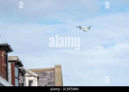 Lossiemouth, Moray, Großbritannien. September 2025. Taifun-Kampfflugzeuge starten im Rahmen geplanter Manöver auf der schottischen RAF Lossiemouth. Credit Ian Knight/Alamy Live News Stockfoto