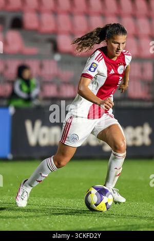 Amsterdam, Niederlande. September 2025. Amsterdam, Niederlande, 11. September 2025: Danique Noordman (16 AFC Ajax) spielt mit dem Ball während des ersten Qualifikationsspiels der UEFA Women's Europa Cup 2025/26 zwischen AFC Ajax und SK Sturm Graz im Sportkomplex de Toekomst in Amsterdam, Niederlande. (Leiting Gao/SPP) Credit: SPP Sport Press Photo. /Alamy Live News Stockfoto