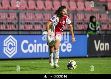 Amsterdam, Niederlande. September 2025. Amsterdam, Niederlande, 11. September 2025: Danique Noordman (16 AFC Ajax) spielt mit dem Ball während des ersten Qualifikationsspiels der UEFA Women's Europa Cup 2025/26 zwischen AFC Ajax und SK Sturm Graz im Sportkomplex de Toekomst in Amsterdam, Niederlande. (Leiting Gao/SPP) Credit: SPP Sport Press Photo. /Alamy Live News Stockfoto