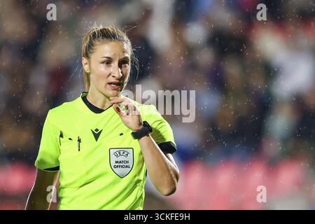 Amsterdam, Niederlande. September 2025. Amsterdam, Niederlande, 11. September 2025: Schiedsrichterin Milica Milovanovic gibt beim UEFA Women's Europa Cup 2025/26 erste Qualifikationsrunde zwischen AFC Ajax und SK Sturm Graz im Sportkomplex de Toekomst in Amsterdam, Niederlande. (Leiting Gao/SPP) Credit: SPP Sport Press Photo. /Alamy Live News Stockfoto