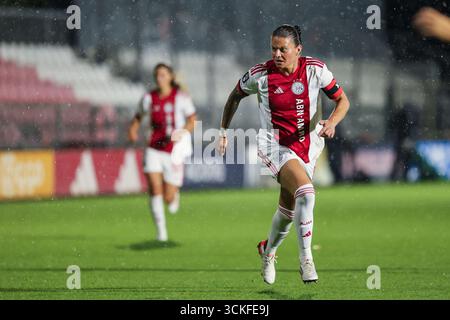 Amsterdam, Niederlande. September 2025. Amsterdam, Niederlande, 11. September 2025: Sherida Spitse (8 AFC Ajax) läuft während des UEFA Women's Europa Cup 2025/26 in der ersten Qualifikationsrunde zwischen AFC Ajax und SK Sturm Graz im Sportkomplex de Toekomst in Amsterdam, Niederlande. (Leiting Gao/SPP) Credit: SPP Sport Press Photo. /Alamy Live News Stockfoto