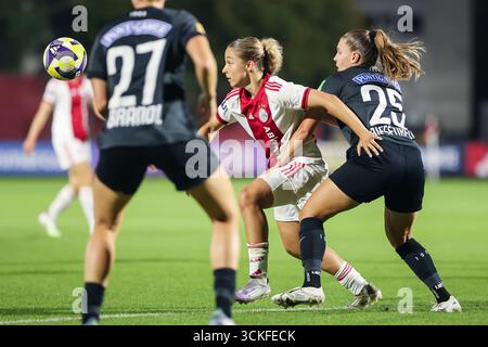 Amsterdam, Niederlande. September 2025. Amsterdam, Niederlande, 11. September 2025: Danique Tolhoek (9 AFC Ajax) kämpft um Besitz während des UEFA Women's Europa Cup 2025/26 in der ersten Qualifikationsrunde zwischen AFC Ajax und SK Sturm Graz im Sportkomplex de Toekomst in Amsterdam, Niederlande. (Leiting Gao/SPP) Credit: SPP Sport Press Photo. /Alamy Live News Stockfoto