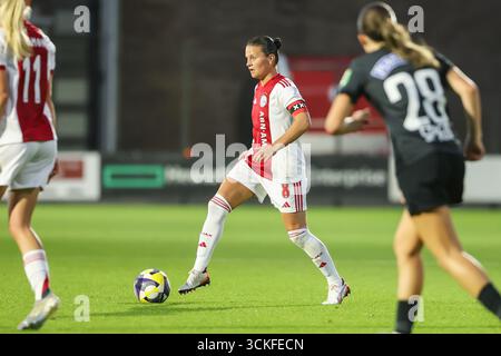 Amsterdam, Niederlande. September 2025. Amsterdam, Niederlande, 11. September 2025: Sherida Spitse (8 AFC Ajax) läuft mit dem Ball während des UEFA Women's Europa Cup 2025/26 erste Qualifikationsrunde Spiel zwischen AFC Ajax und SK Sturm Graz im Sportkomplex de Toekomst in Amsterdam, Niederlande. (Leiting Gao/SPP) Credit: SPP Sport Press Photo. /Alamy Live News Stockfoto