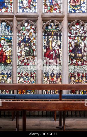 Oxford, Großbritannien 9. Juli 2025 Buntglasfenster in der Universitätskirche St. Mary the Virgin (St. Mary's oder SMV) Stockfoto