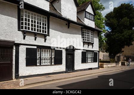 Oxford, Großbritannien, 09. Juli 2025 altes Häuschen in der 36 holywell Street Stockfoto