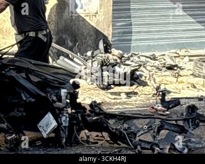 Bologna 12/09/2025 UN giovane di 18 anni, di origine albanese, morto poco prima dell'alba a Bologna, in un incidente stradale avvenuto durante un inseguimento con la Polizia. IL fatto accaduto in der Via Murri. La vettura sulla quale viaggiava il ragazzo, insieme ad un altro giovane di 19 anni, anche lui albanese, rimasto gravemente ferito, si schiantata a forte velocitˆ contro un palo e successivamente contro un muro, disintegrandosi. Sul posto sono intervenute le forze dell'ordine per i rilievi necessary ari a chiarire la dinamica dei fatti. Foto : Michele Nucci/LaPresse Stockfoto