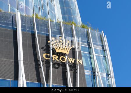 Kronenlogo auf dem Gebäude in Barangaroo, New South Wales, Australien. Stockfoto