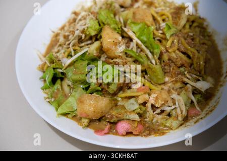 West Sumatera Essen, pikal, serviert auf einem Teller Stockfoto