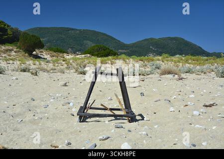 Karettschildkröte Caretta Caretta Caretta Nest Schutzzaun am Strand von Marathonisi, Insel Zakynthos, Griechenland. Stockfoto