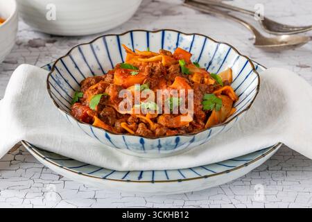 Vegetarische Lasagnesuppe mit fleischlosem quorn-Hackfleisch Stockfoto
