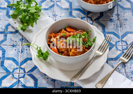 Vegetarische Lasagnesuppe mit fleischlosem quorn-Hackfleisch Stockfoto