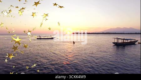 Treibendes Holzboot mit Baldachin auf dem ruhigen Meer bei Sonnenuntergang, mit Markierungsboje und goldenen Sternen Stockfoto