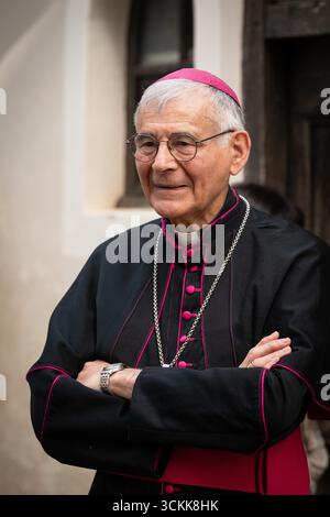 Ars sur Formans, Ain, Frankreich, Mai 31 2025: Porträt des Bischofs Pascal Roland. Nach der Ernennung zum Bischof von Moulins durch Papst Johannes Paul II. Im Januar Stockfoto