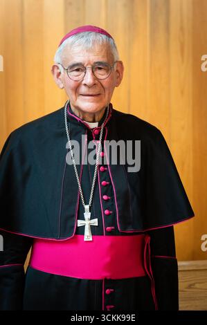Ars sur Formans, Ain, Frankreich, Mai 31 2025: Porträt des Bischofs Pascal Roland. Nach der Ernennung zum Bischof von Moulins durch Papst Johannes Paul II. Im Januar Stockfoto