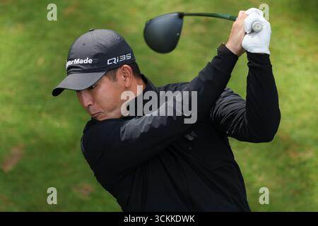 Wentworth Club, London, Großbritannien. September 2025. Die BMW PGA Championship Runde 2; Keita Nakajima aus Japan schlägt beim 15. Tee Credit: Action Plus Sports/Alamy Live News ab Stockfoto