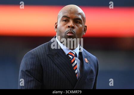 Syracuse, New York, USA. September 2025. Syracuse Orange Head Coach Fran Brown kommt vor dem Spiel gegen die Colgate Raiders am Freitag, den 12. September 2025 im JMA Wireless Dome in Syracuse, New York. Rich Barnes/CSM/Alamy Live News Stockfoto