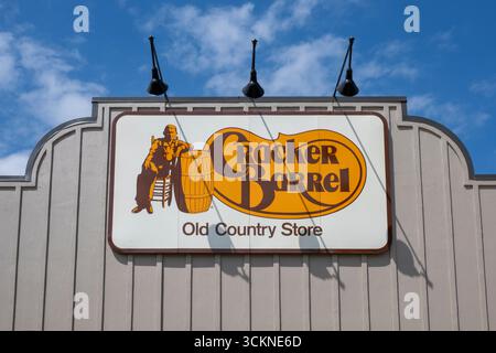 Olathe, Kansas. Cracker Barrel Old Country Store mit seiner gutbürgerlichen Country-Küche ist ein Kettenrestaurant, das amerikanische Gerichte serviert und auch eine hat Stockfoto