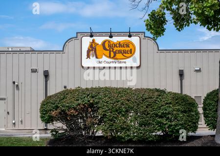 Olathe, Kansas. Cracker Barrel Old Country Store mit seiner gutbürgerlichen Country-Küche ist ein Kettenrestaurant, das amerikanische Gerichte serviert und auch eine hat Stockfoto