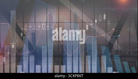 Projizierter Balken, Kerzendiagramme, die im Bürofenster scrollen, mit rosa und blauen Trendlinien Stockfoto