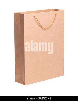 Recycelbare Einkaufstasche aus braunem Papier mit Seilgriffen auf transparentem Hintergrund, bereit für individuelle Anpassungen Stockfoto