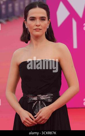 Deauville, Normandie, FRANKREICH. September 2025. Deauville, Frankreich. September 2025. Zoey Deutch besuchte die Nouvelle Vague-Vorführung im Rahmen des 51. Deauville American Film Festivals am 12. September 2025 in Deauville, Frankreich (Credit Image: © Laurent Lairys/ZUMA Press Wire) NUR ZUR REDAKTIONELLEN VERWENDUNG! Nicht für kommerzielle ZWECKE! Stockfoto