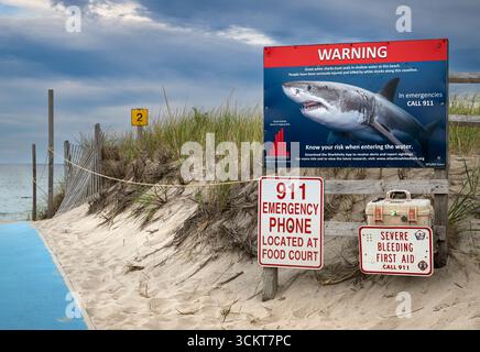 Haiwarnung und Strandberatung, Nauset Beach, Cape Cod, Massachusetts, USA Stockfoto