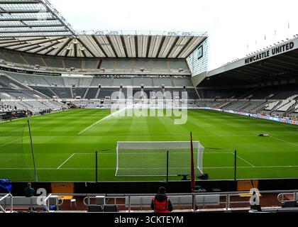 Newcastle, Großbritannien. September 2025. Eine allgemeine Ansicht des St. James' Park während des Premier League-Spiels Newcastle United gegen Wolverhampton Wanderers im St. James's Park, Newcastle, Vereinigtes Königreich, 13. September 2025 (Foto: Richard Bierton/News Images) in Newcastle, Vereinigtes Königreich am 13. September 2025. (Foto: Richard Bierton/News Images/SIPA USA) Credit: SIPA USA/Alamy Live News Stockfoto