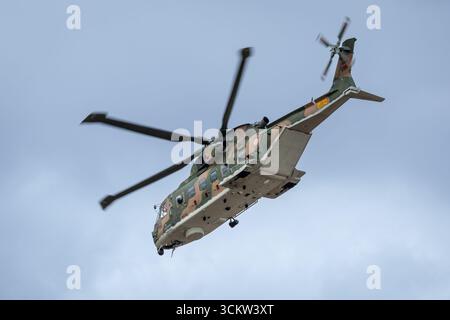 Die portugiesische Luftwaffe Leonardo AW101 Merlin wurde am 18. Juli 2025 bei der Royal International Air Tattoo geflogen. Stockfoto