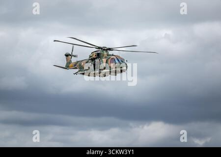 Die portugiesische Luftwaffe Leonardo AW101 Merlin wurde am 18. Juli 2025 bei der Royal International Air Tattoo geflogen. Stockfoto