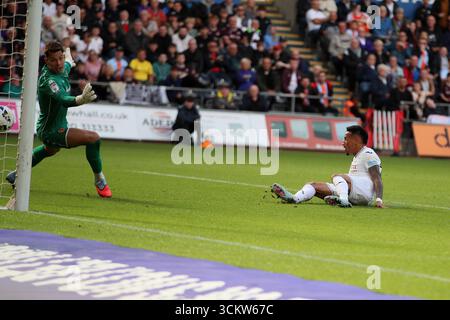 Swansea, Großbritannien. September 2025. Ronald aus Swansea City erzielt sein Team das 2. Tor. EFL Skybet Meisterschaftsspiel, Swansea City gegen Hull City im Stadion Swansea.com in Swansea, Wales am Samstag, den 13. September 2025. Dieses Bild darf nur für redaktionelle Zwecke verwendet werden. Nur redaktionelle Verwendung, Bild von Andrew Orchard/Alamy Live News Stockfoto