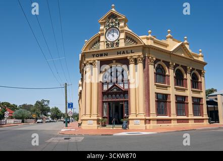 Das Erbe steht unter dem Edwardian Town Hall in York, Western Australia Stockfoto