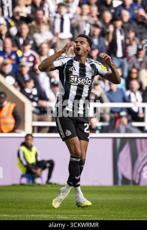 Newcastle upon Tyne, Großbritannien. September 2025. NEWCASTLE UPON TYNE, ENGLAND: Jacob Murphy von Newcastle United reagiert am 13. September 2025 in Newcastle upon Tyne auf ein Spiel der Premier League 2025/26 zwischen Newcastle United und Wolverhampton Wanderers im St. James Park. Quelle: SPP Sport Pressefoto. /Alamy Live News Stockfoto