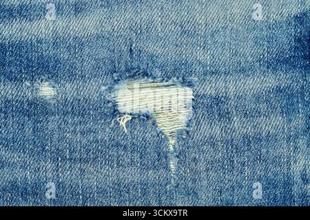 Blauer, gerissener jean-Texturhintergrund Stockfoto