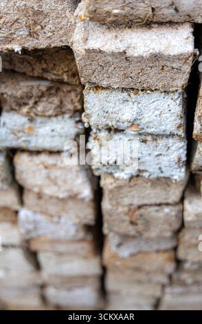 Brandbücher aus Recyclingpapier und -Karton Stockfoto
