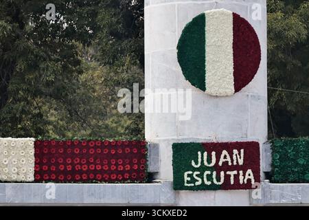 Mexiko, Cdmx, Mexiko. September 2025. Der 178. Jahrestag der Heldentat der Jungen Helden von Chapultepec wurde im Chapultepec Forest in Mexiko-Stadt begangen. Die Veranstaltung wurde von der mexikanischen Präsidentin Claudia Sheimbaum geleitet, die eine Ehrenwache ausübte und die Rolle der Kadetten nannte, die auf Chapultepec Castle gegen die US-Invasion kämpften. Die Kadetten, die in dieser Schlacht ihr Leben verloren, waren JUAN DE LA BARRERA, AGUSTIN MELGAR, FERNANDO MONTES DE OCA, FRANCISCO MARQUEZ, VICENTE SUAREZ UND JUAN ESCUTIA, letzterer war derjenige, der die mexikanische Flagge aufnahm und von Chapultepec sprang Stockfoto